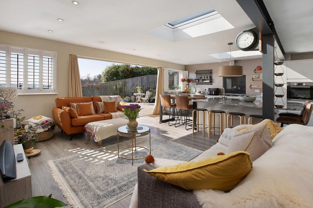 Property photo 2 of 26