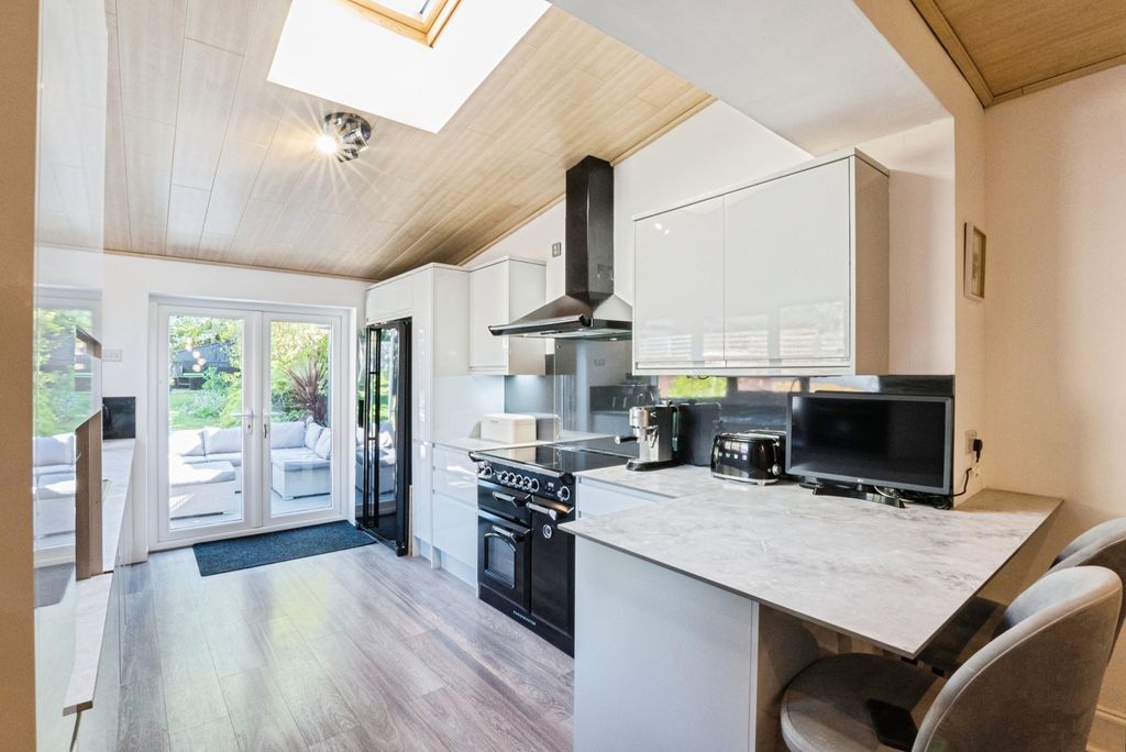 Property photo 3 of 32 Pbox-Img.Jpg