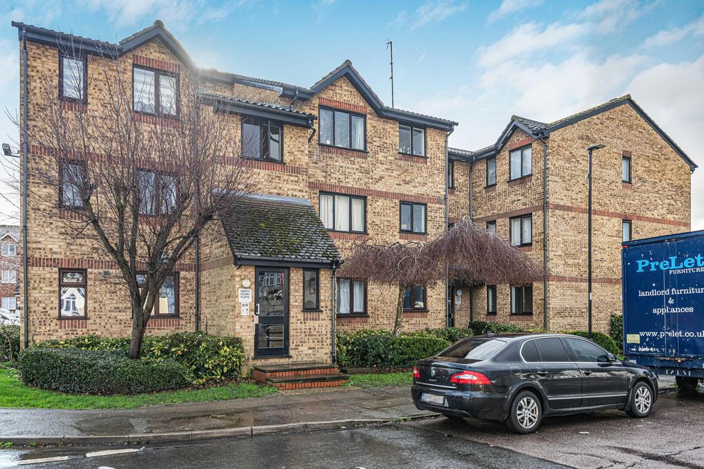 Property photo 1 of 16 Front (Exterior)