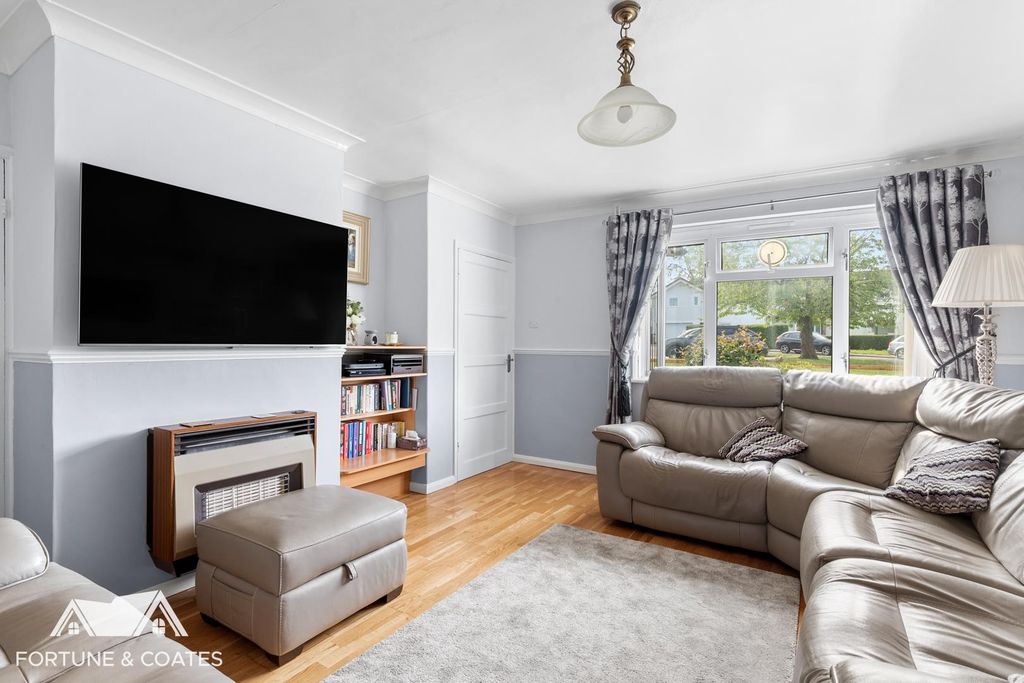 Property photo 3 of 18 Redlioncrescent_10.Jpg
