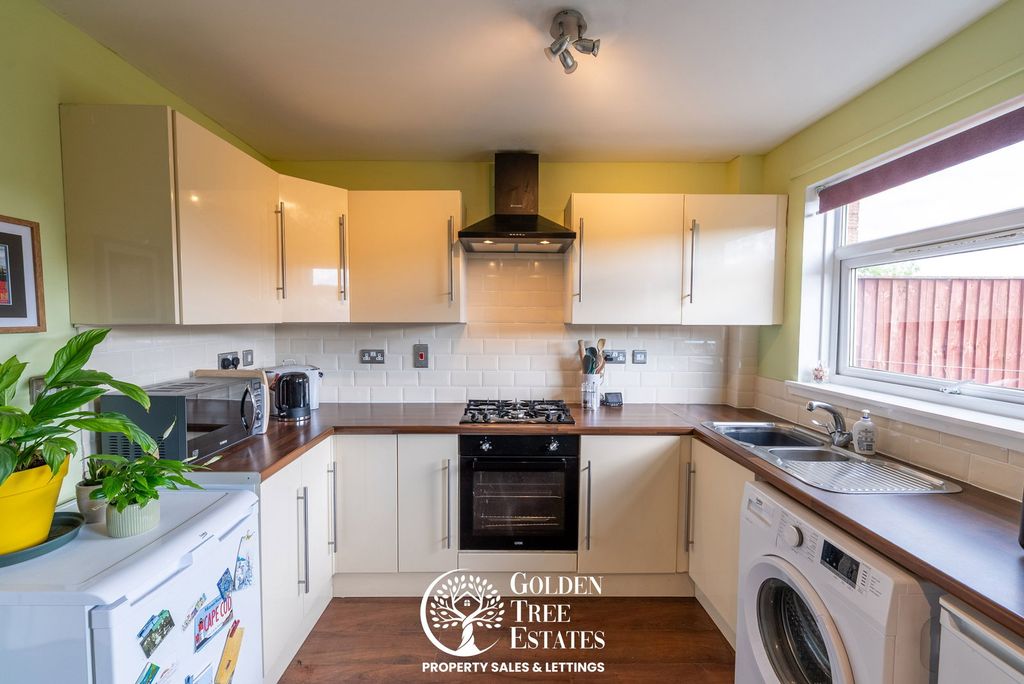 Property photo 2 of 36