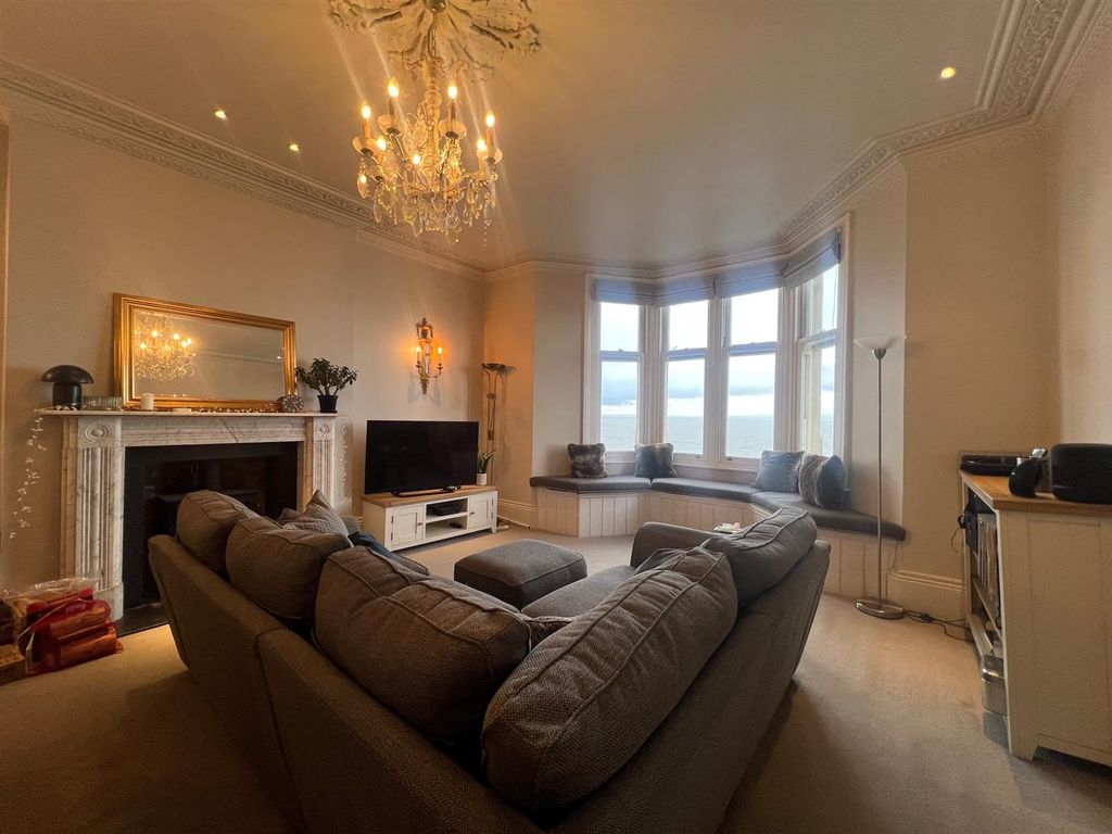 Property photo 2 of 9 Lounge