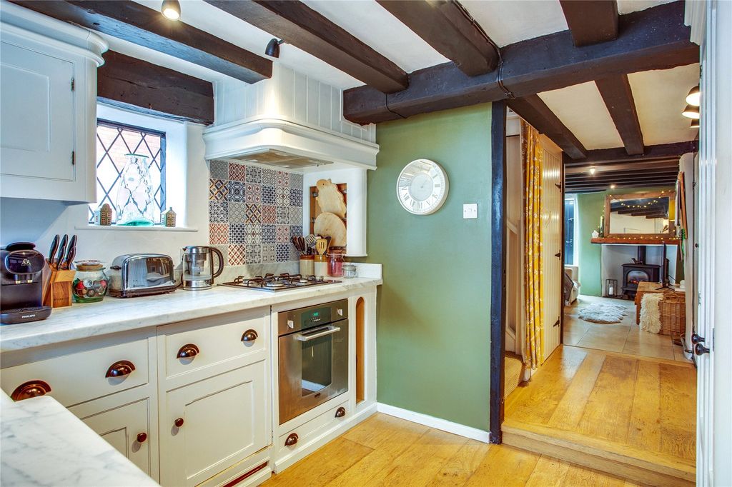 Property photo 3 of 17 Kitchen