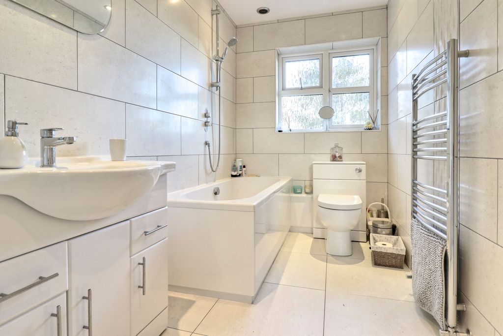 Additional image 20 of 5 bed detached house for saleWyldwood Close, Harlow CM17