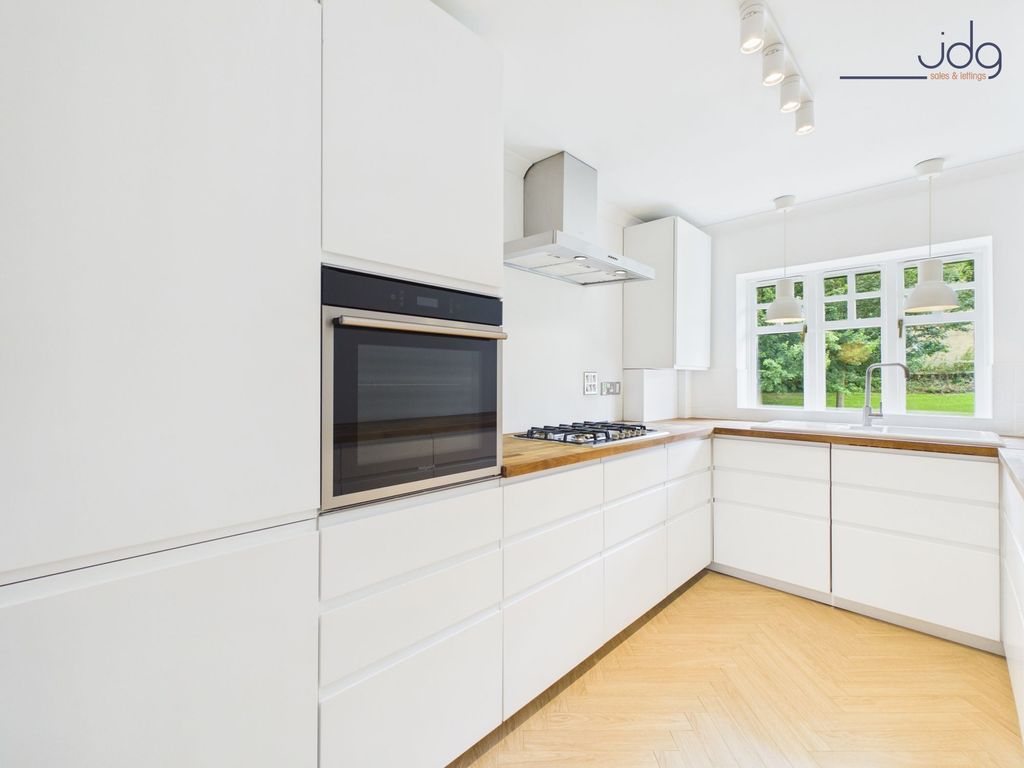Property photo 2 of 20 Kitchen