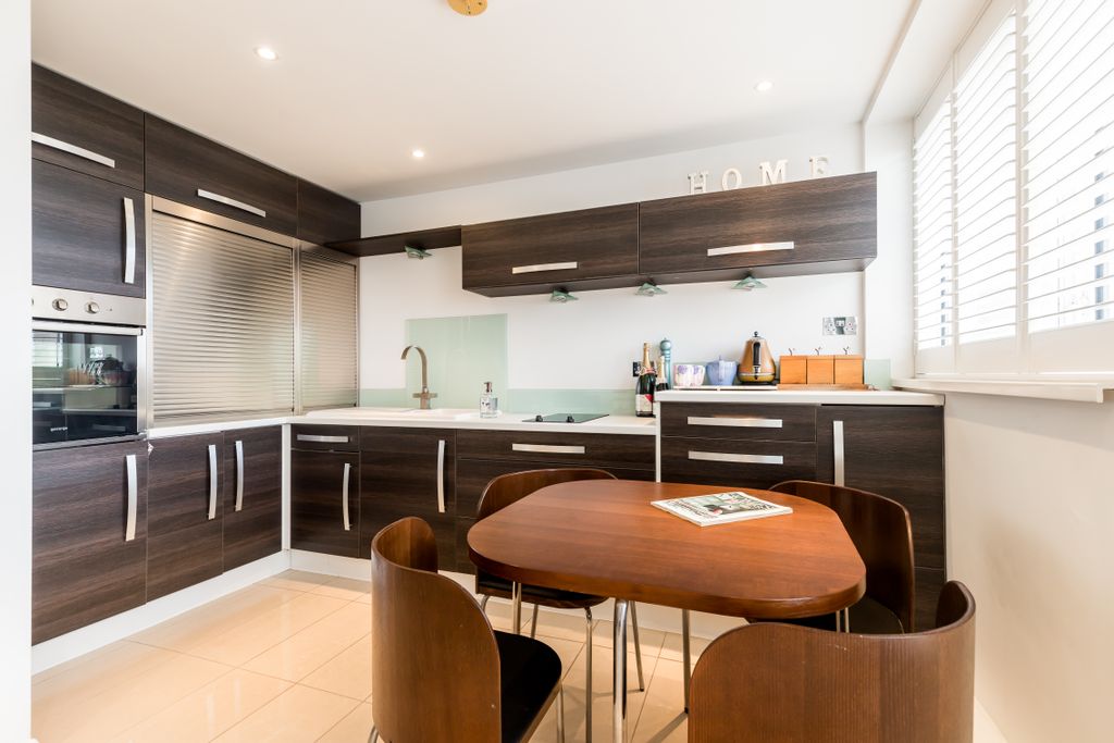 Property photo 3 of 7 Kitc