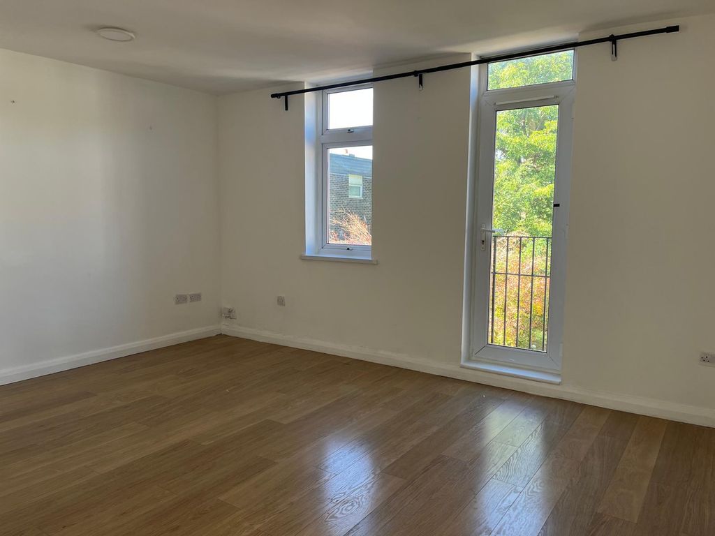 Property photo 2 of 8 2