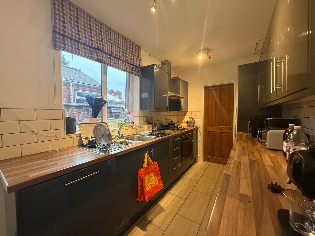 Property photo 1 of 8 Kitchen