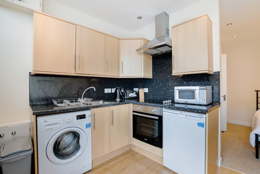 Property photo 3 of 8 Kitchen