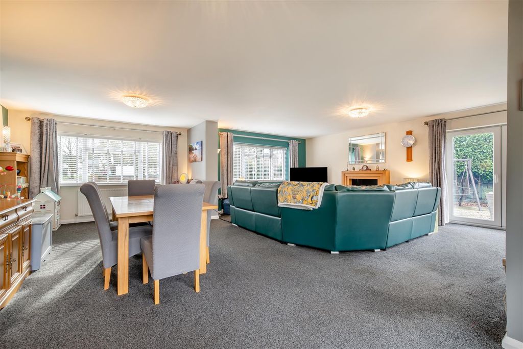 Property photo 3 of 33 Dining Room