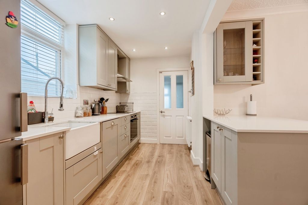 Property photo 2 of 27 Pbox-Img.Jpg