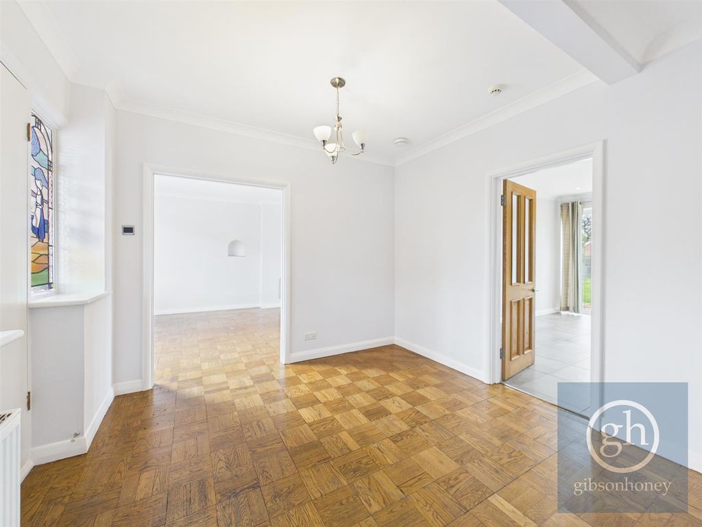 Property photo 3 of 17 Cam05080G0-Pr0313-Still020.Jpg