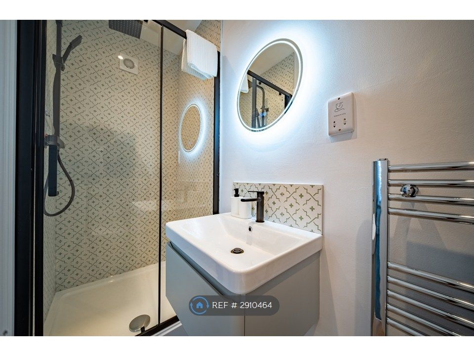 Property photo 3 of 20 Room 1 Ensuite