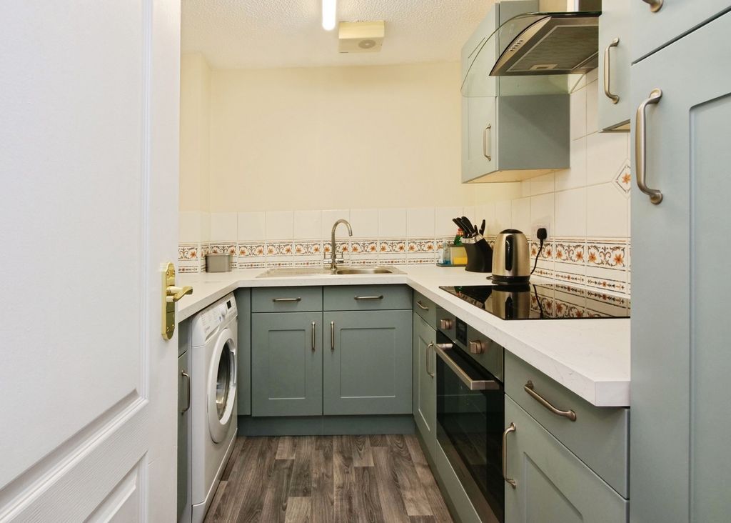 Property photo 2 of 10 Kitchen