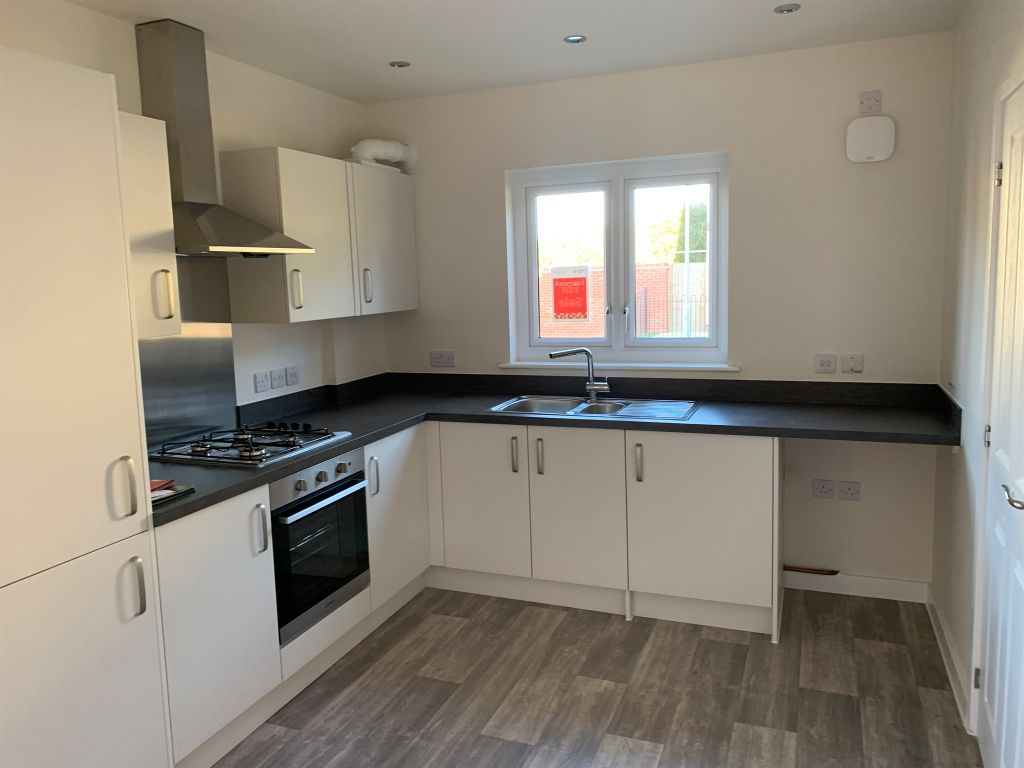 Property photo 3 of 12 Dining Kitchen