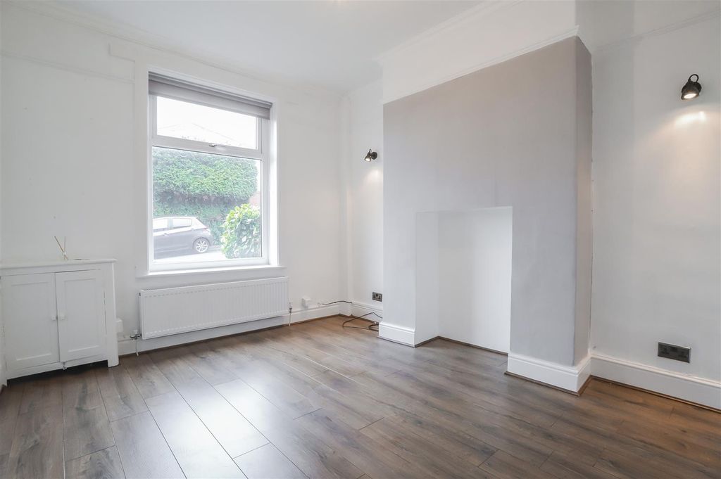 Property photo 2 of 26
