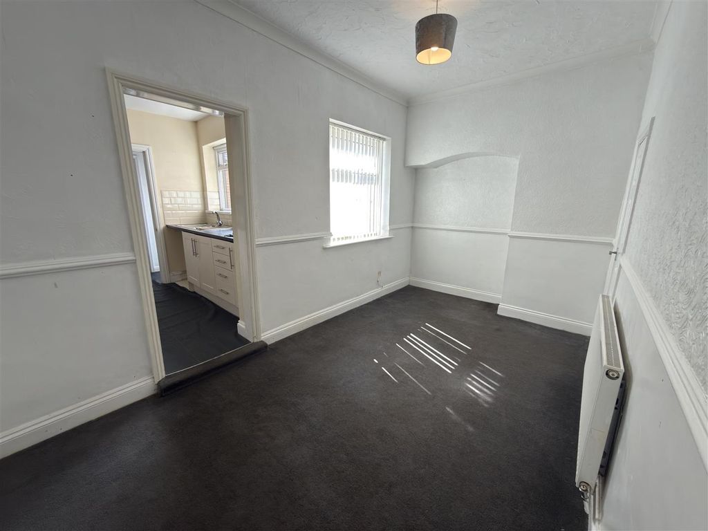 Property photo 3 of 8 Dining Room