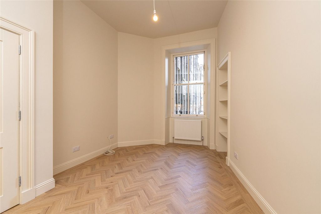 Property photo 2 of 15 Lounge