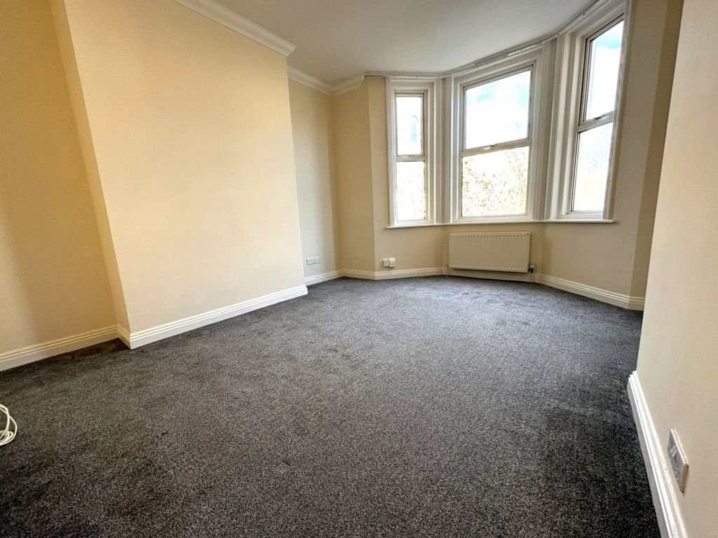 Property photo 1 of 6 Lounge.Jpg