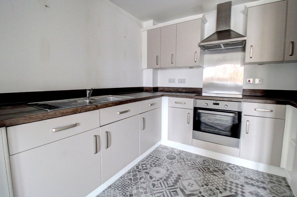 Property photo 2 of 8 Kitchen