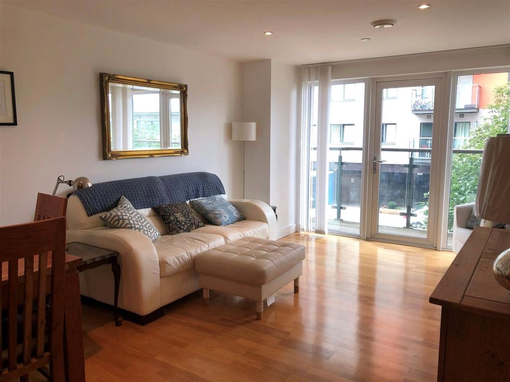 Property photo 2 of 11 Living Room