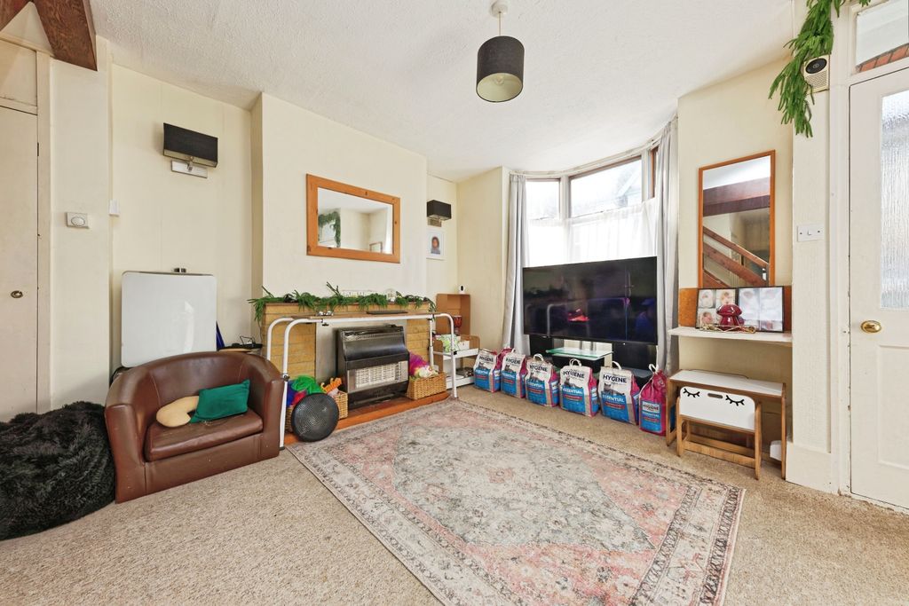 Property photo 2 of 20