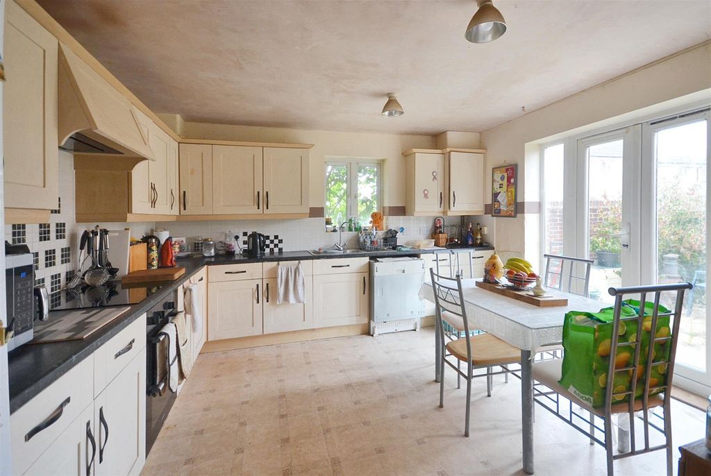 Property photo 2 of 7 Kitchen/Dining Room