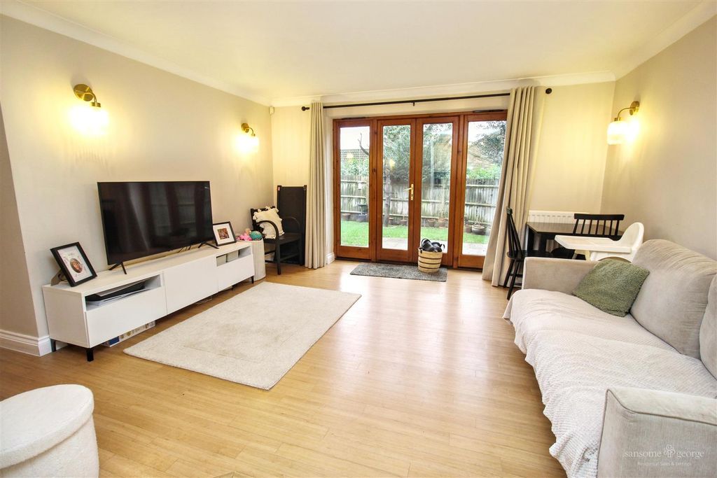 Property photo 2 of 11 Living Room