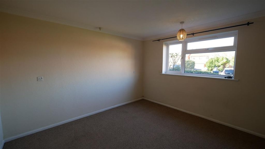 Property photo 3 of 7 Bedroom 1