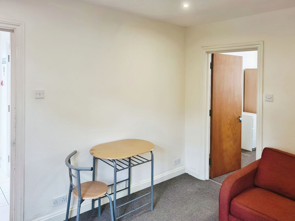 Property photo 2 of 6 11764569-9F1A6F38-4ee8-4Fe0-9c9E-793Fb835A015