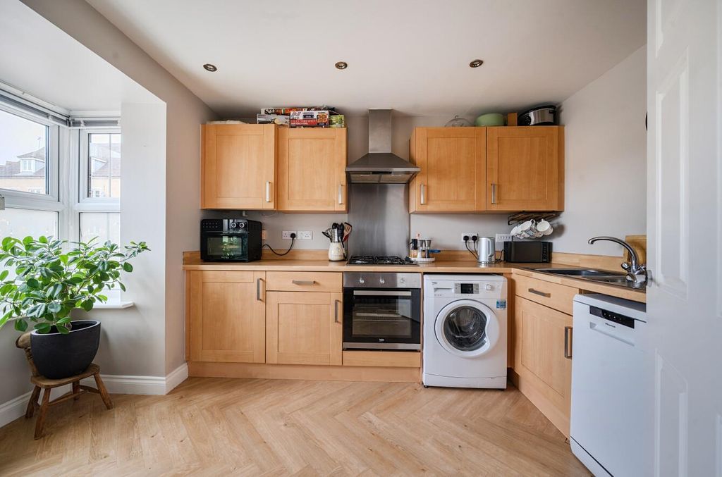 Property photo 3 of 22 1434312-16-69c2Bfd806081.Jpg