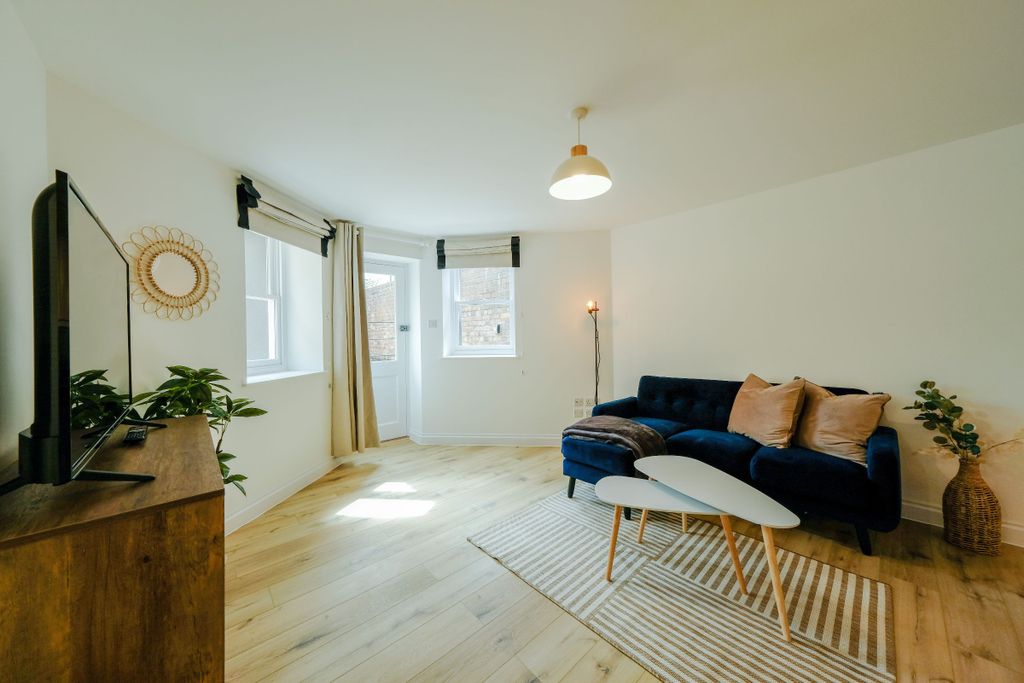 Property photo 1 of 30