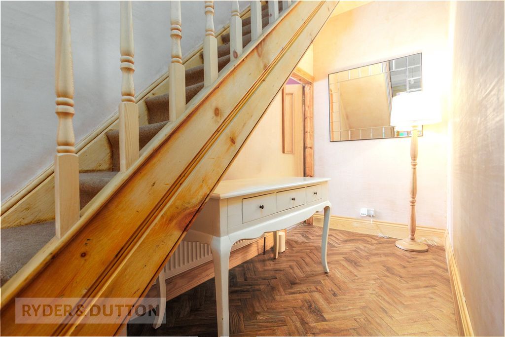 Property photo 3 of 27 Entrance Hall