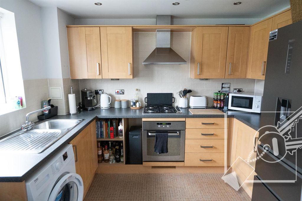 Property photo 3 of 20 Kitchen