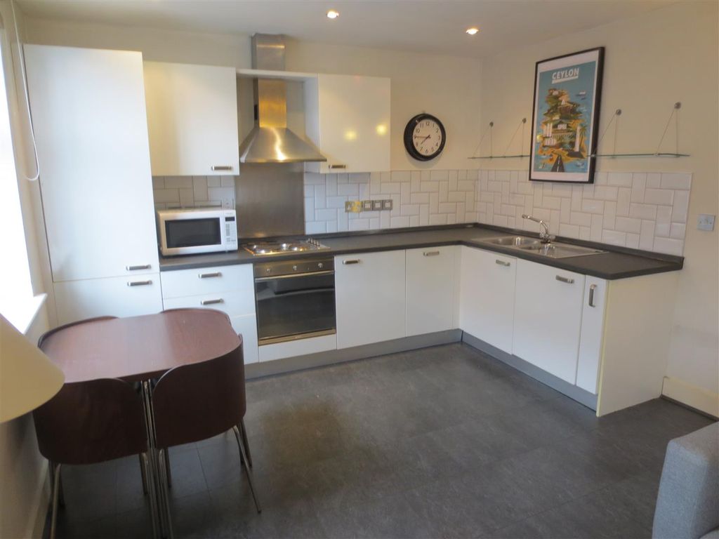 Property photo 2 of 6 Kitchen