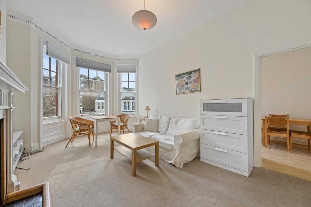 Property photo 3 of 10 Fbl - Bolingbroke Road - Receptiona3 (1).Jpg