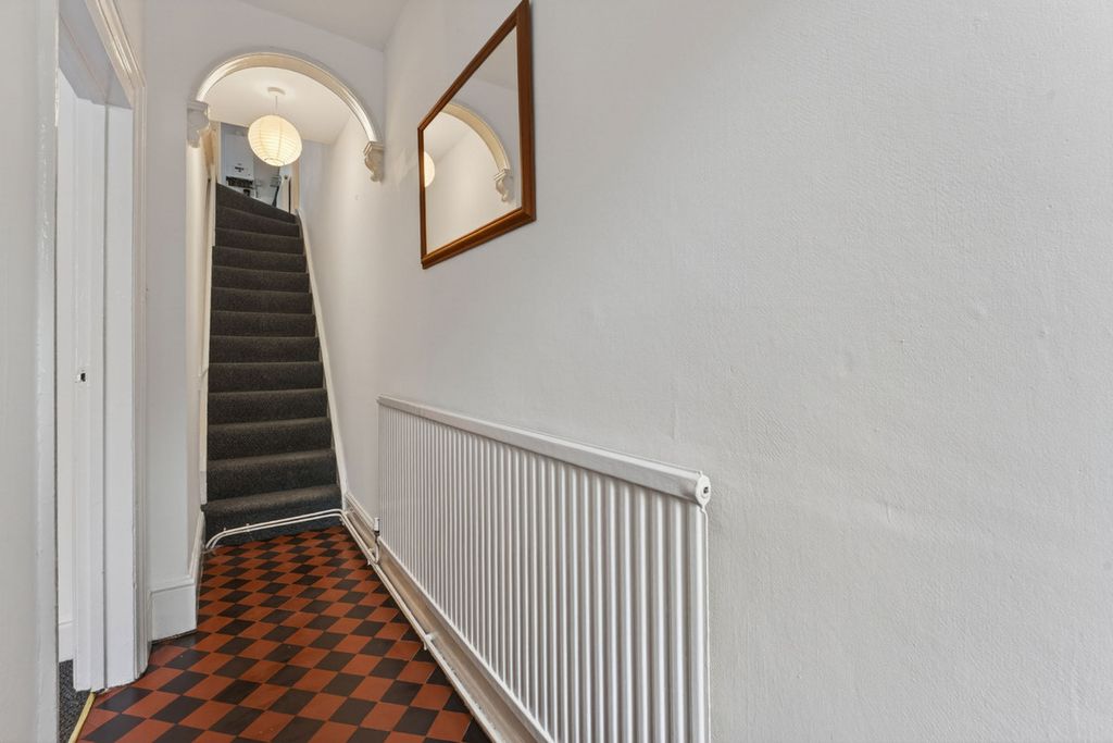 Property photo 2 of 34