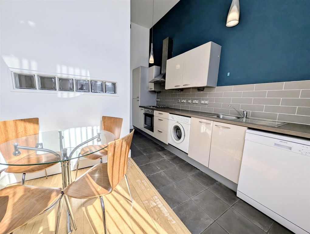 Property photo 3 of 16 239538Ed-cd3A-4B37-8B3B-6d9F3A3E8961.Jpg