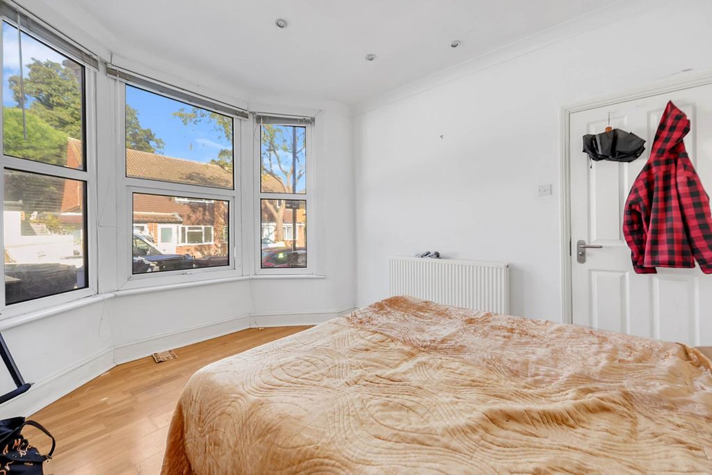 Property photo 3 of 28