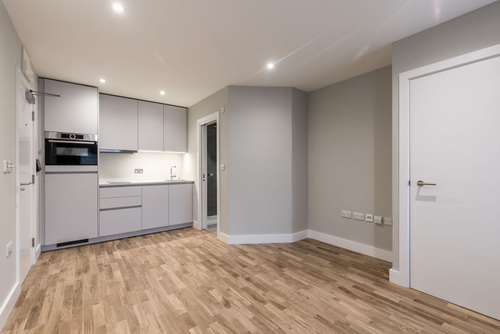 Property photo 1 of 10 Kitchen