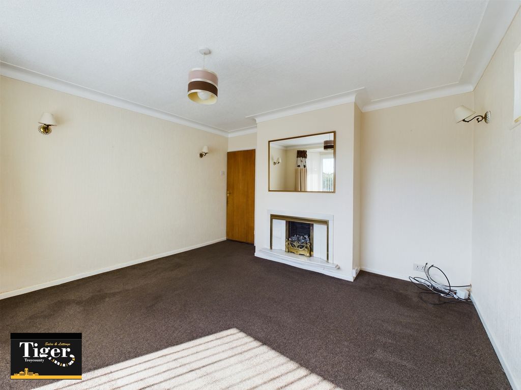 Property photo 3 of 14 Cam03440G0-Pr0125-Still017