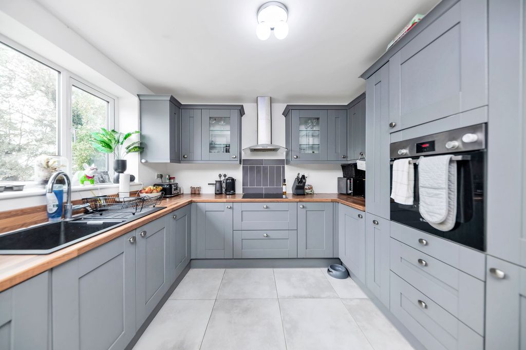 Property photo 2 of 24