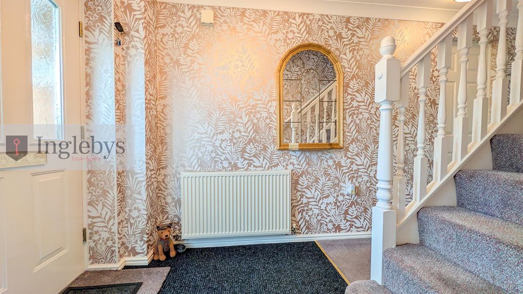 Property photo 2 of 36