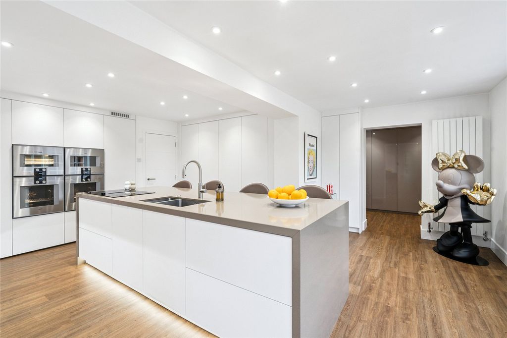 Property photo 2 of 27 Kitchen