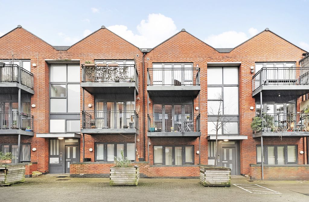 Property photo 2 of 14