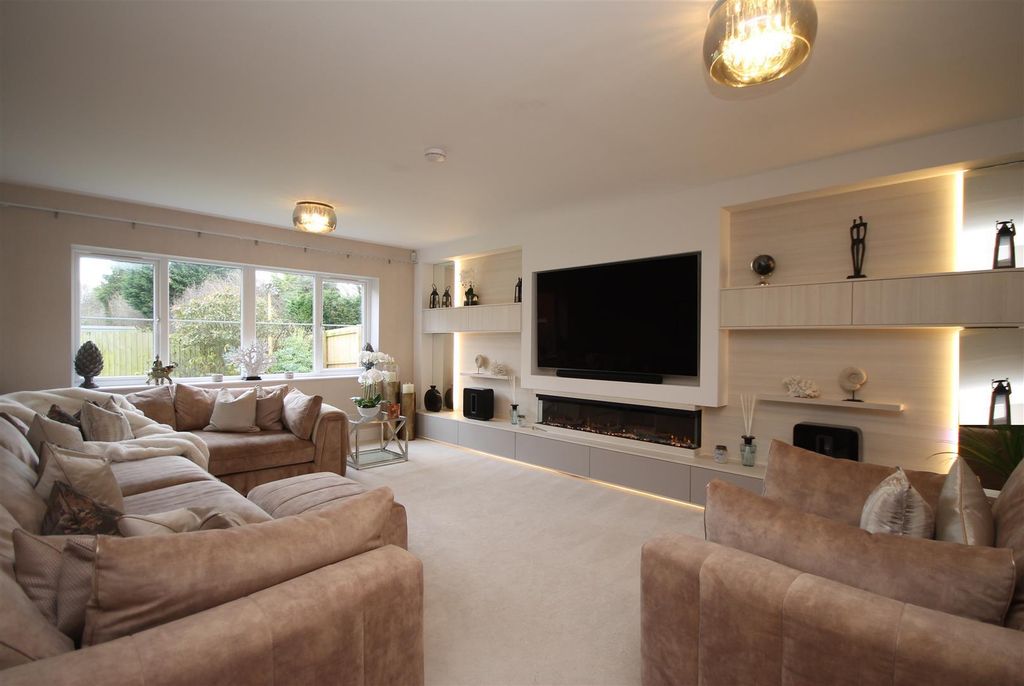 Property photo 2 of 26