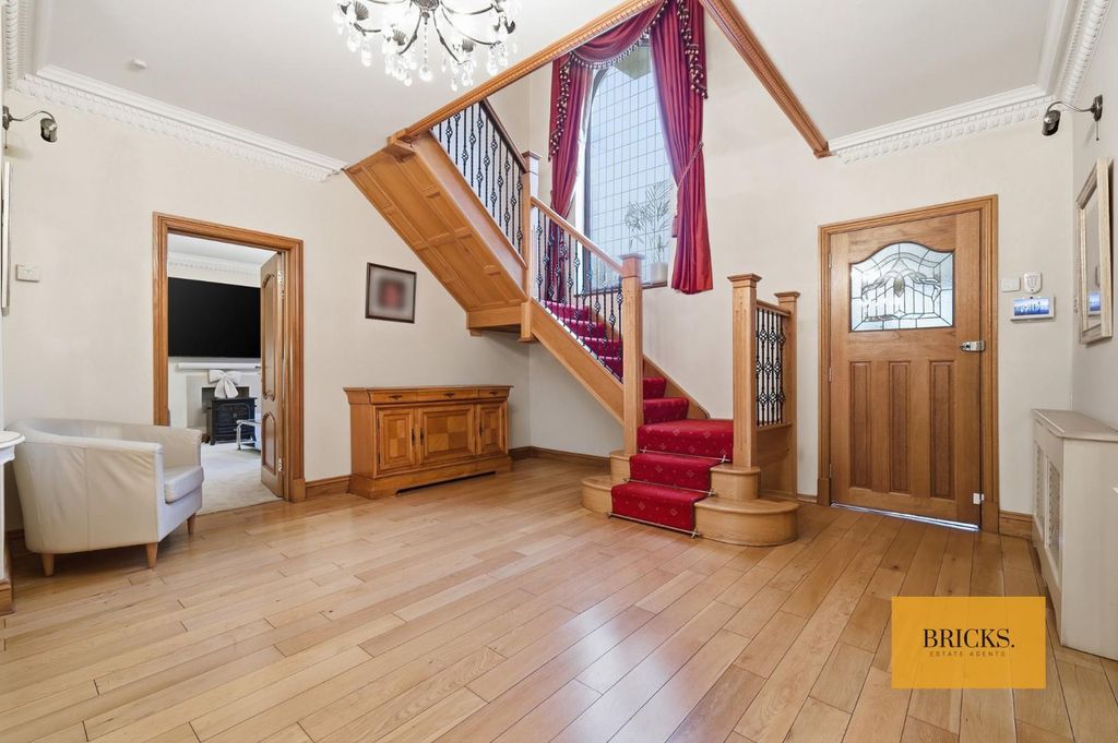 Property photo 2 of 48