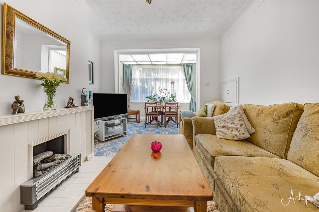 Property photo 1 of 21 Sitting Room