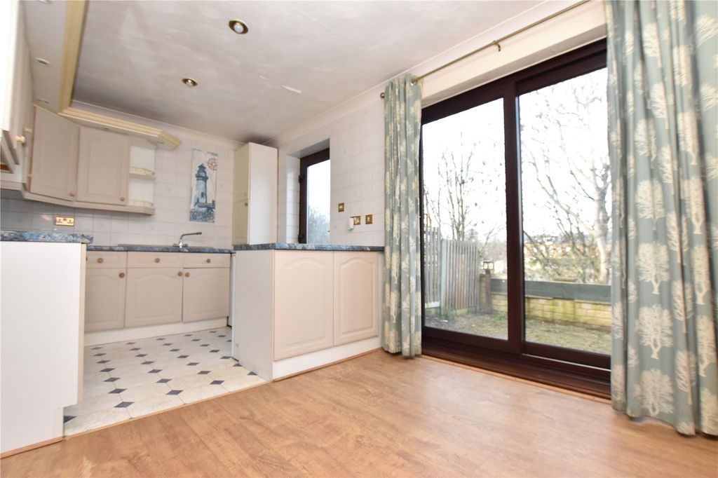 Property photo 2 of 17 Picture No. 12