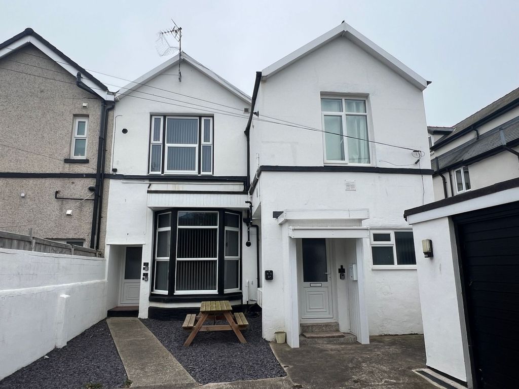 Property photo 1 of 5